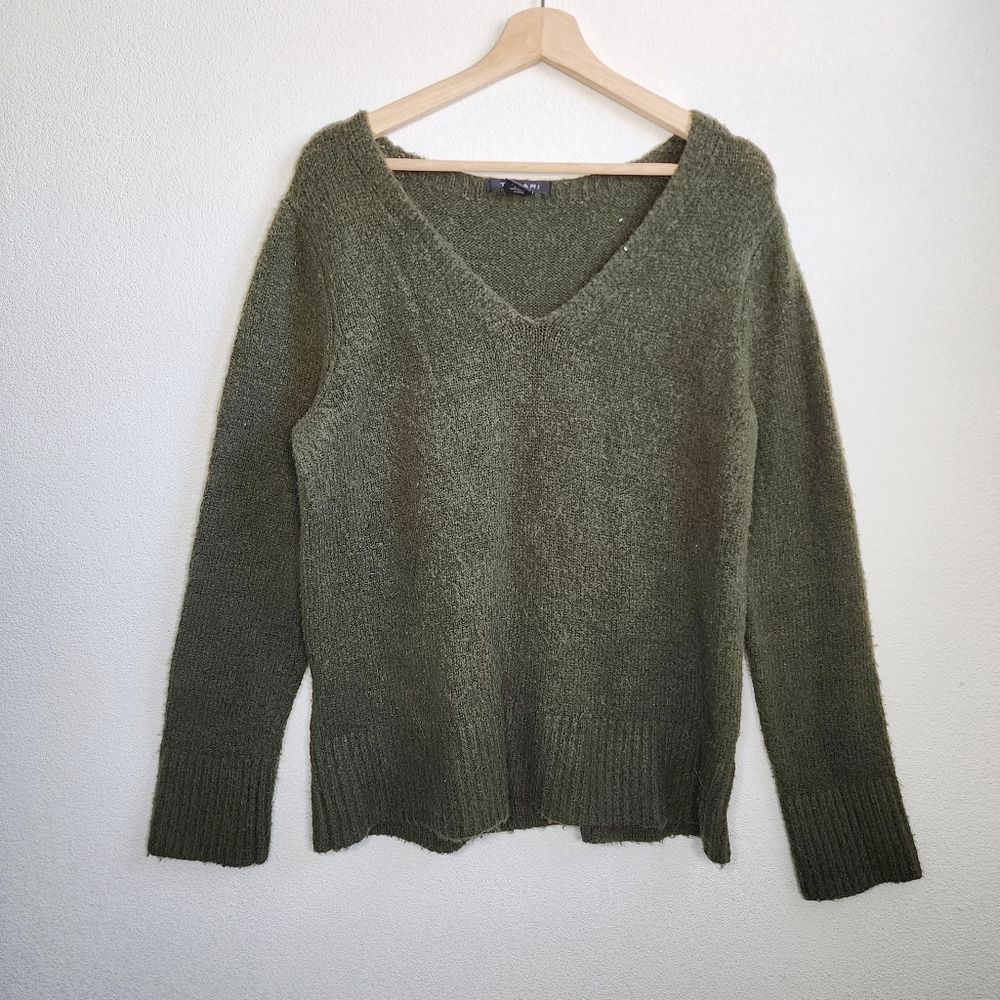 Tahari Olive Green V-neck Knit Sweater‎